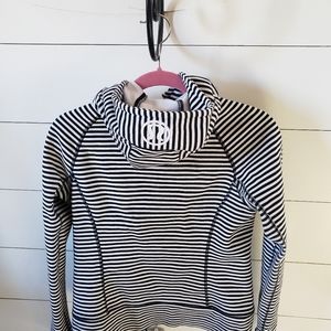 Lululemon scuba hoodie Black 🖤🤍 White